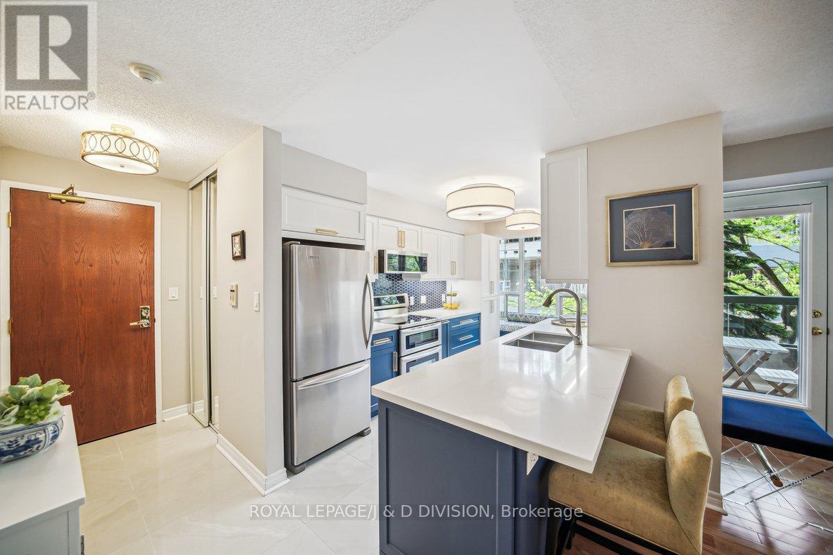 












206 - 35 MERTON STREET

,
Toronto,




Ontario
M4S3G4

