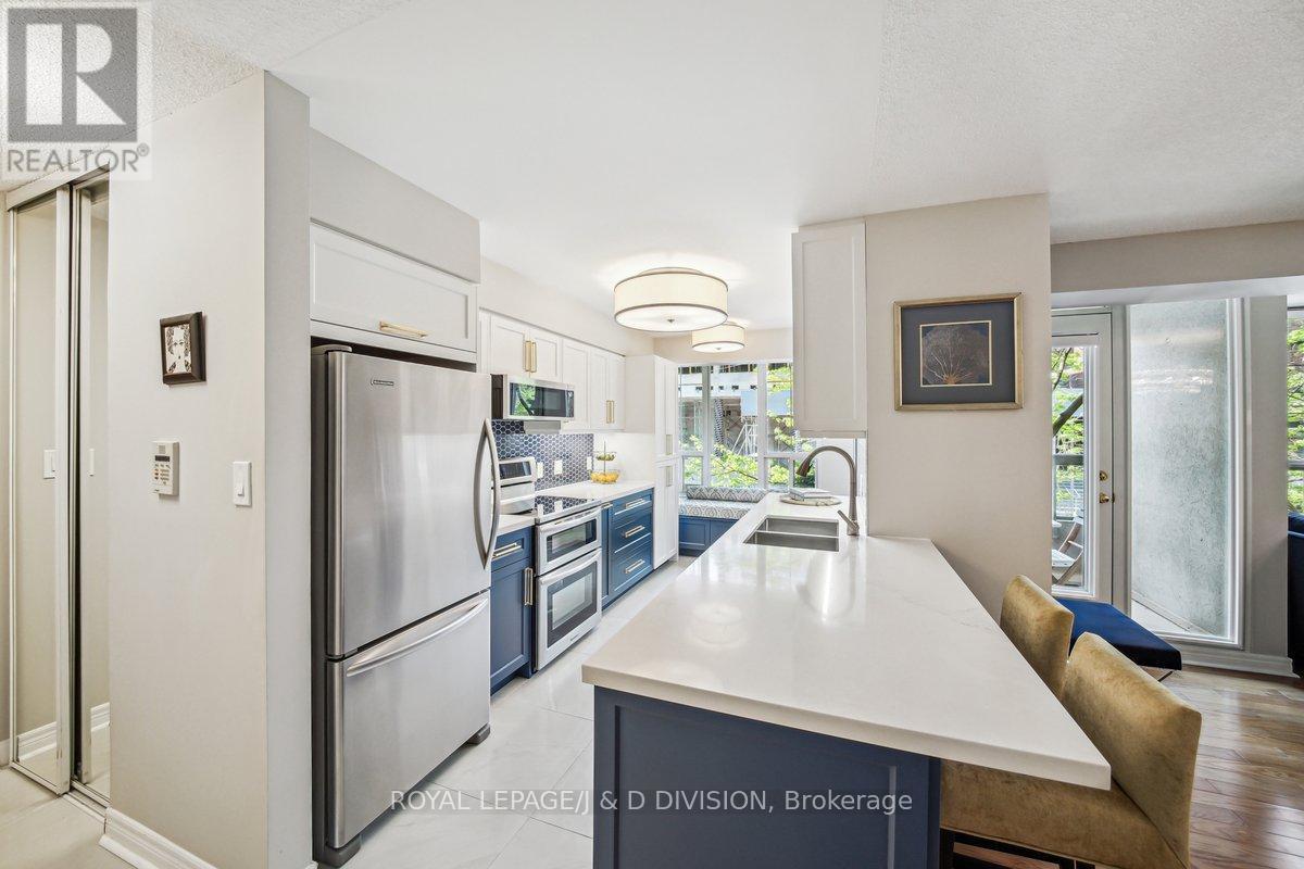 












206 - 35 MERTON STREET

,
Toronto,




Ontario
M4S3G4

