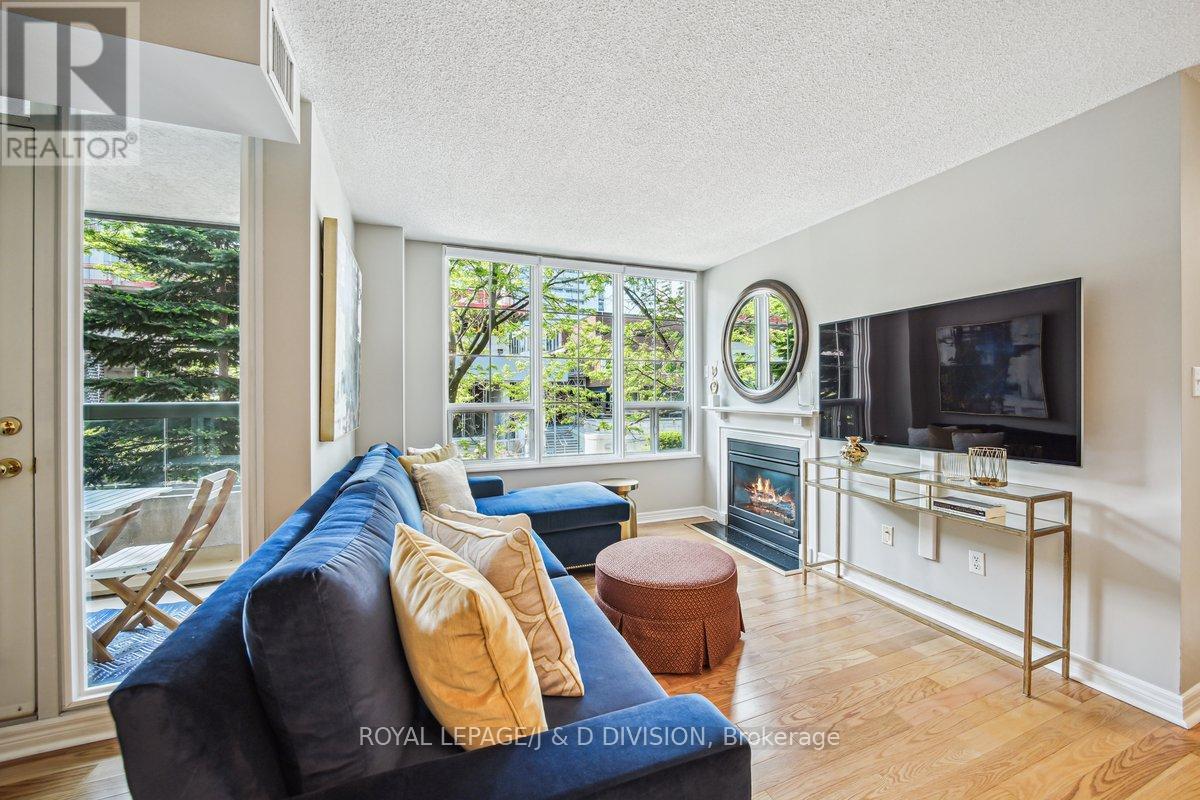












206 - 35 MERTON STREET

,
Toronto,




Ontario
M4S3G4


