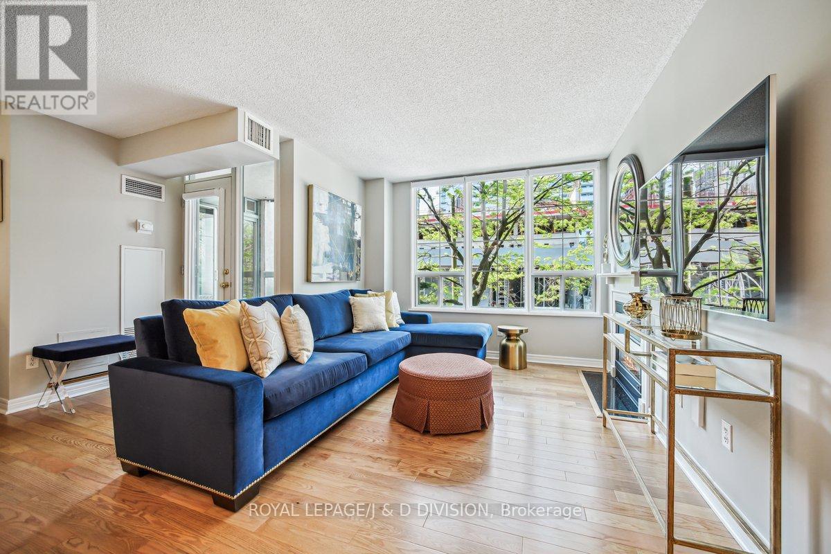 












206 - 35 MERTON STREET

,
Toronto,




Ontario
M4S3G4

