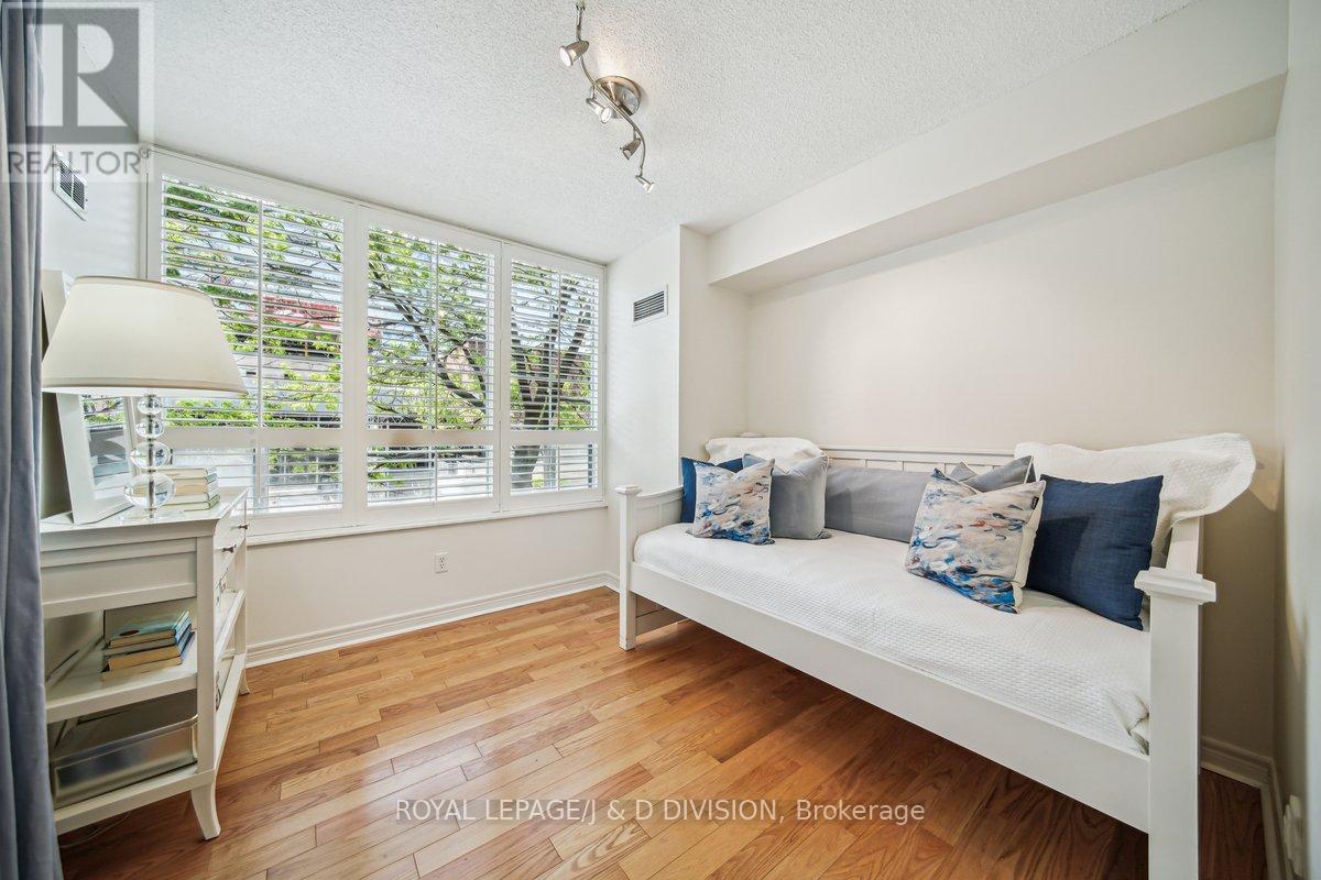 












206 - 35 MERTON STREET

,
Toronto,




Ontario
M4S3G4

