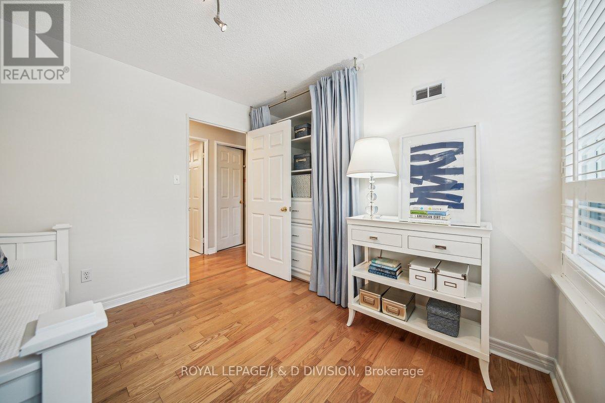 












206 - 35 MERTON STREET

,
Toronto,




Ontario
M4S3G4

