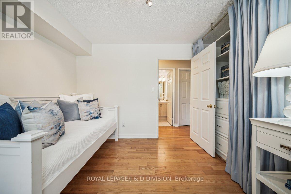 












206 - 35 MERTON STREET

,
Toronto,




Ontario
M4S3G4

