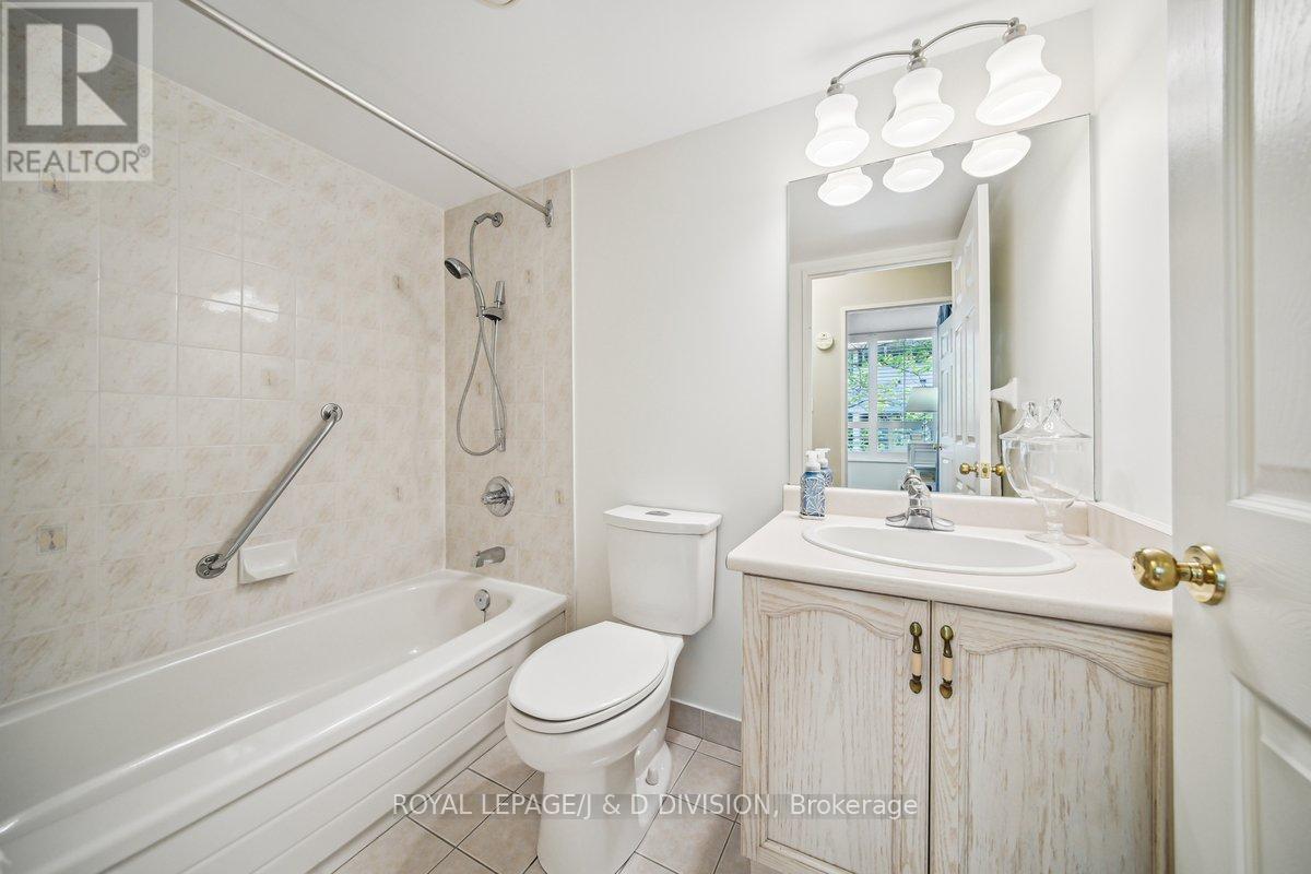 












206 - 35 MERTON STREET

,
Toronto,




Ontario
M4S3G4

