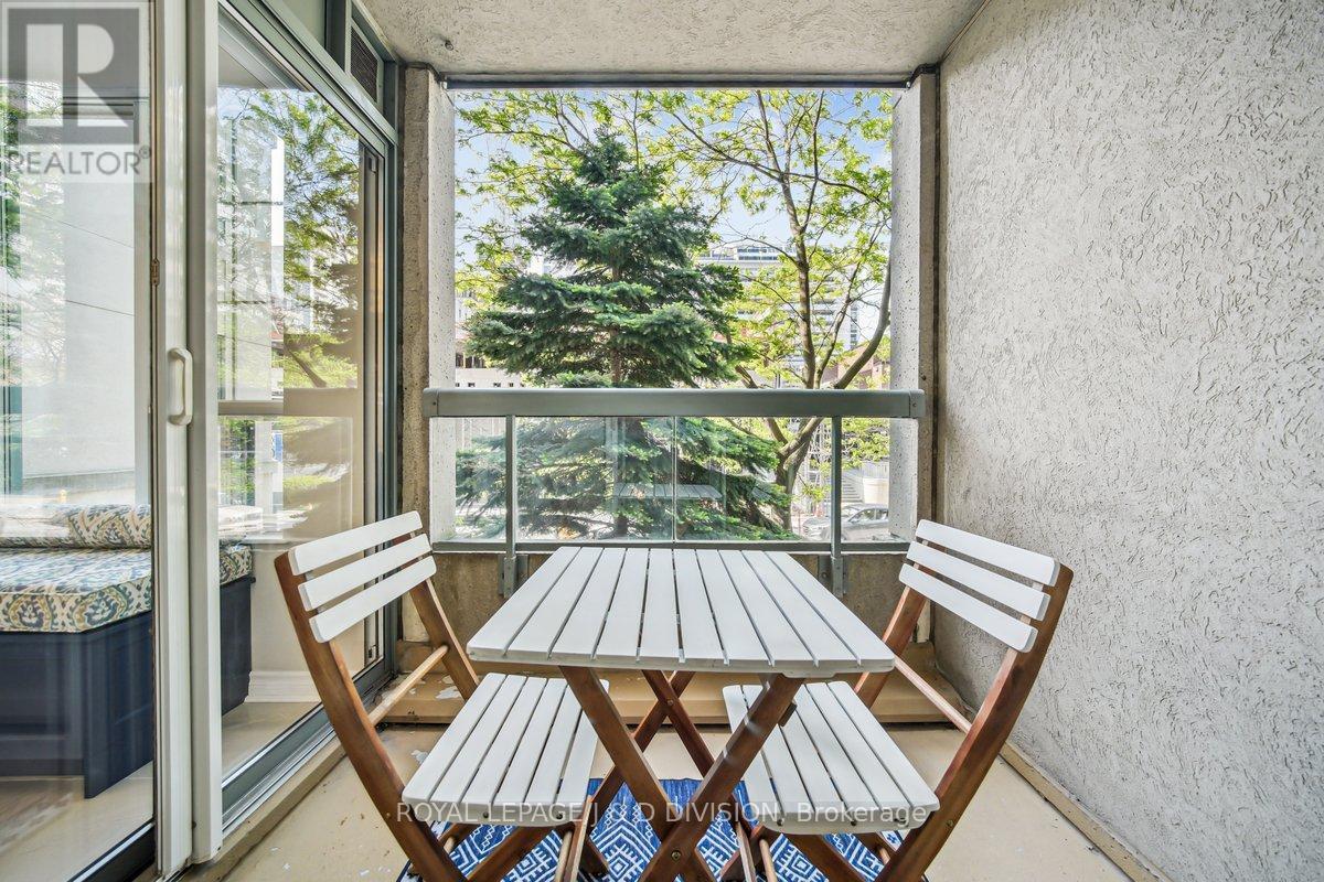 












206 - 35 MERTON STREET

,
Toronto,




Ontario
M4S3G4

