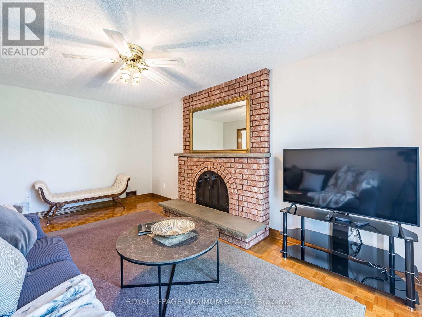 












131 KAISER DRIVE

,
Vaughan,




Ontario
L4L3V4

