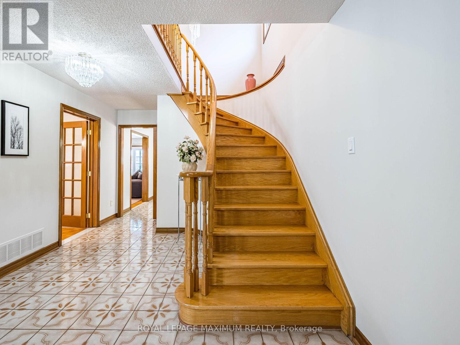 












131 KAISER DRIVE

,
Vaughan,




Ontario
L4L3V4

