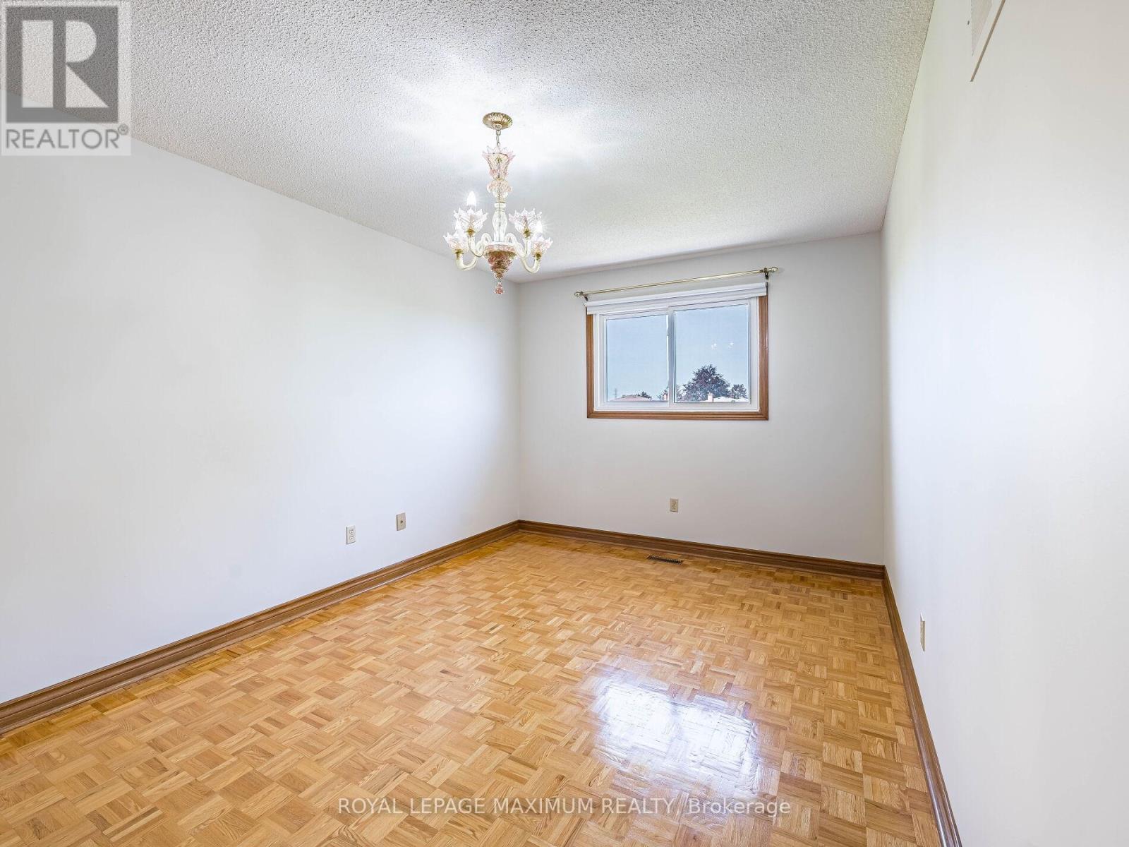 












131 KAISER DRIVE

,
Vaughan,




Ontario
L4L3V4

