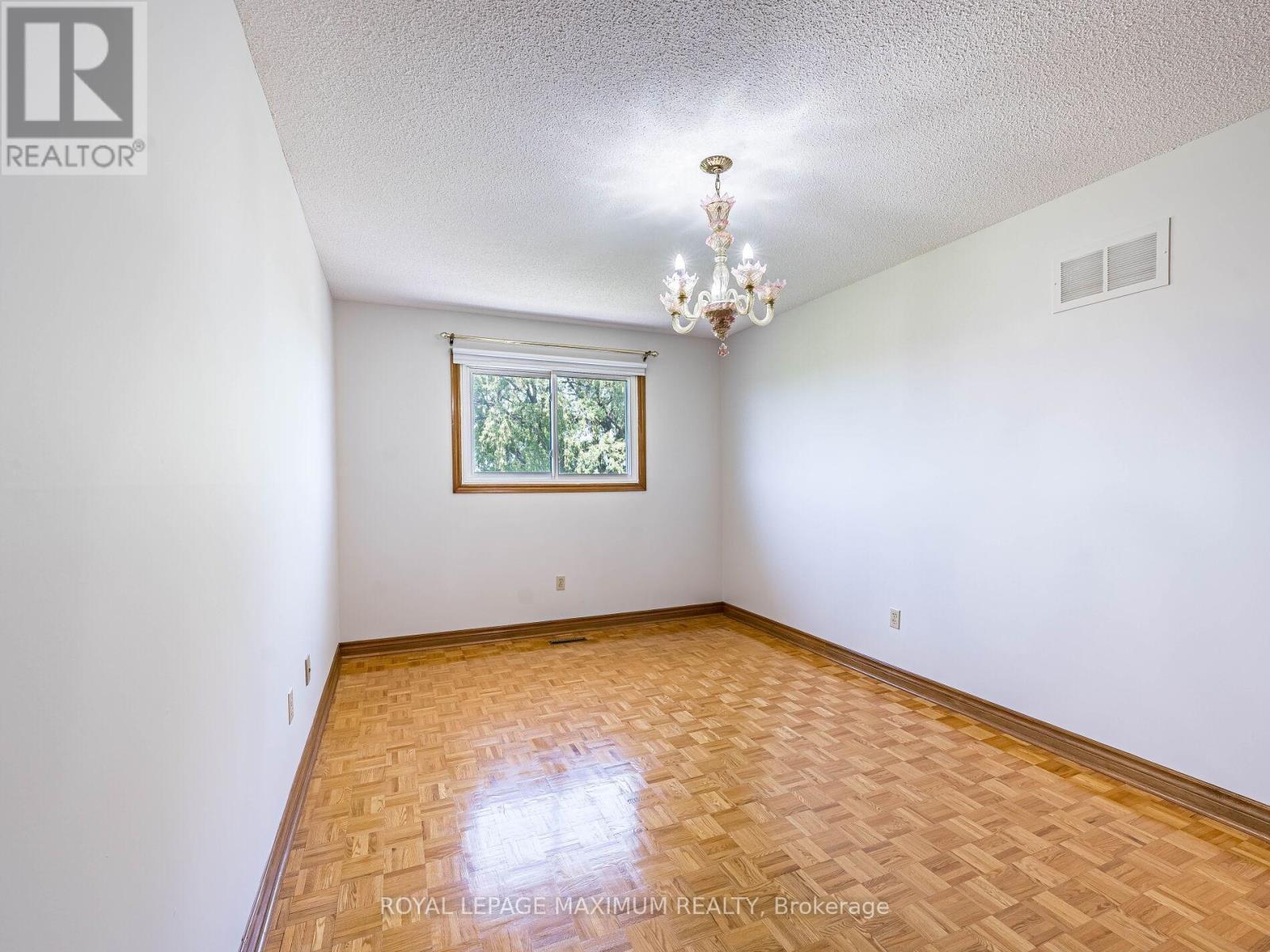 












131 KAISER DRIVE

,
Vaughan,




Ontario
L4L3V4

