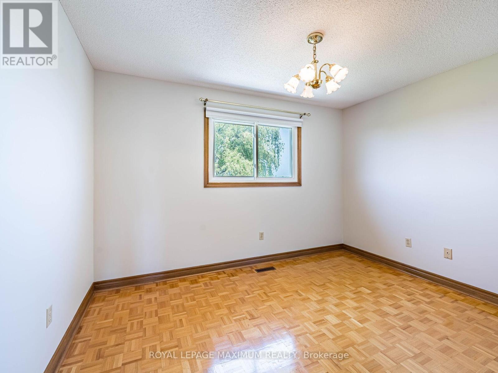 












131 KAISER DRIVE

,
Vaughan,




Ontario
L4L3V4

