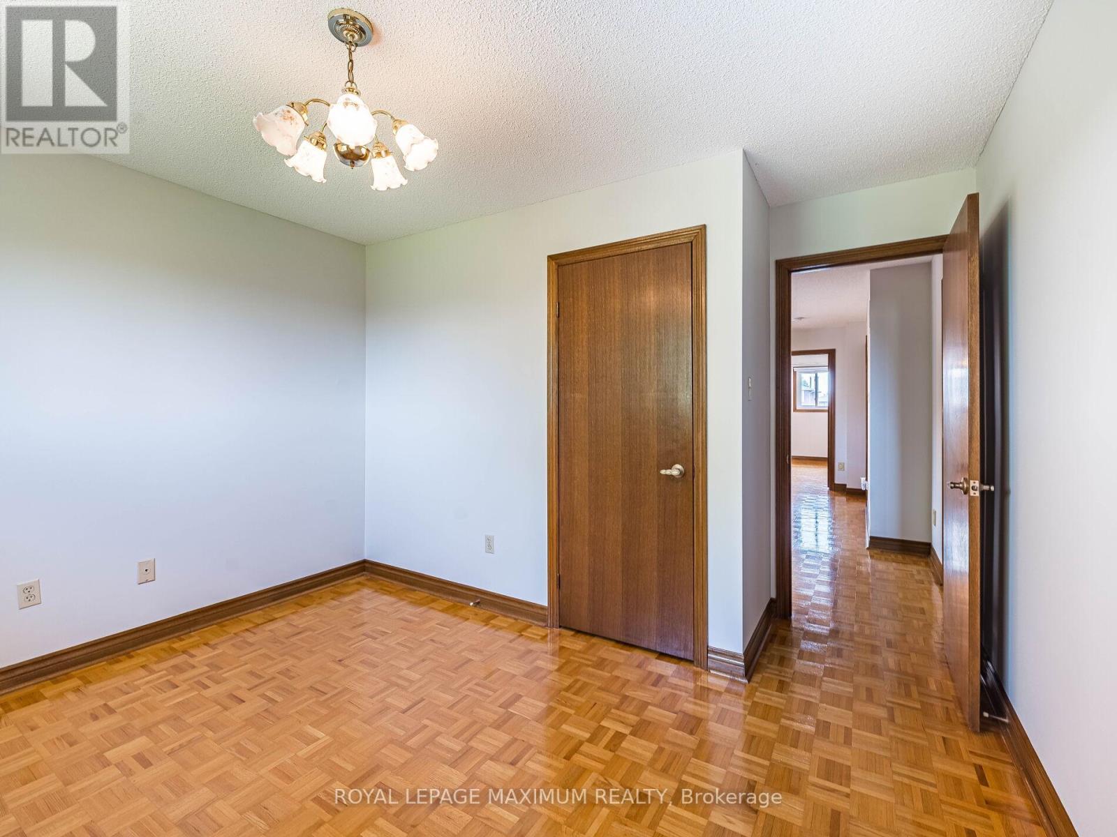 












131 KAISER DRIVE

,
Vaughan,




Ontario
L4L3V4

