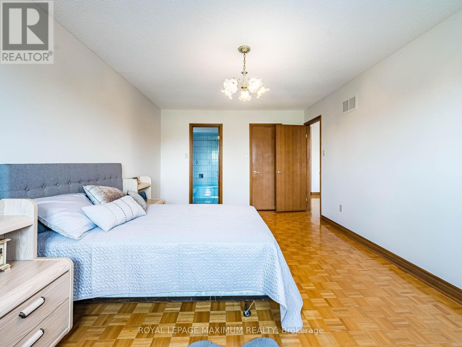 












131 KAISER DRIVE

,
Vaughan,




Ontario
L4L3V4

