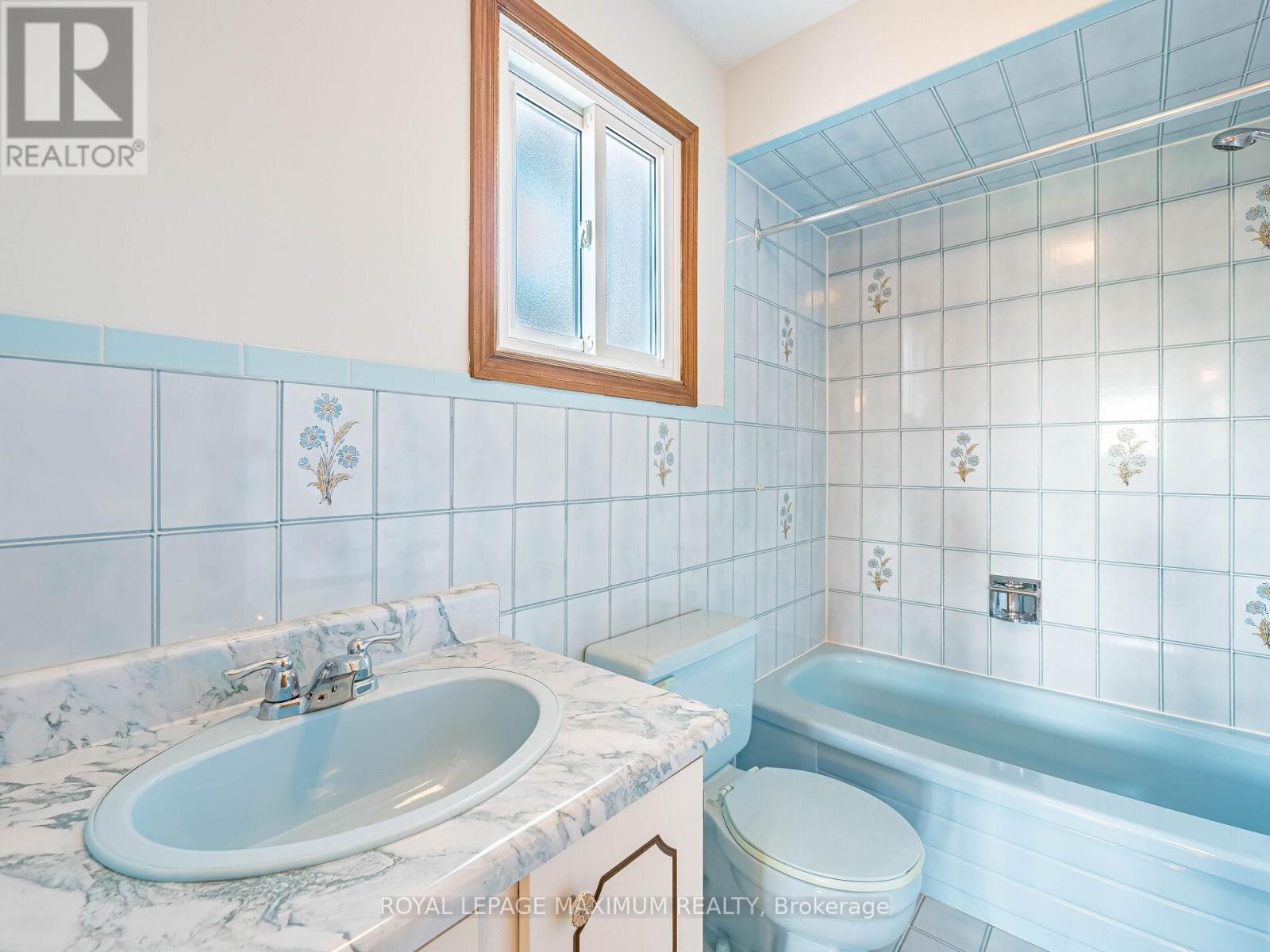 












131 KAISER DRIVE

,
Vaughan,




Ontario
L4L3V4

