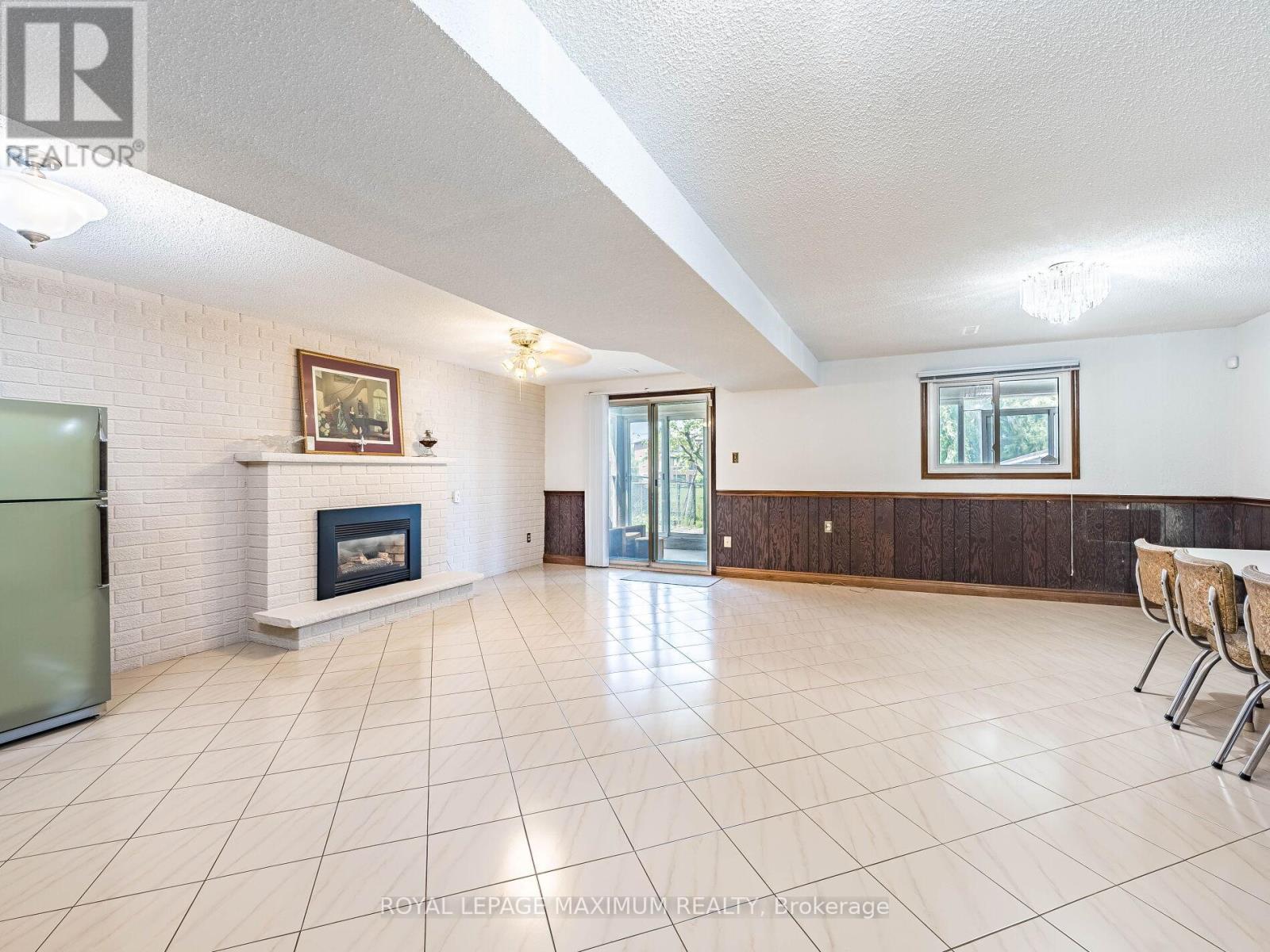 












131 KAISER DRIVE

,
Vaughan,




Ontario
L4L3V4

