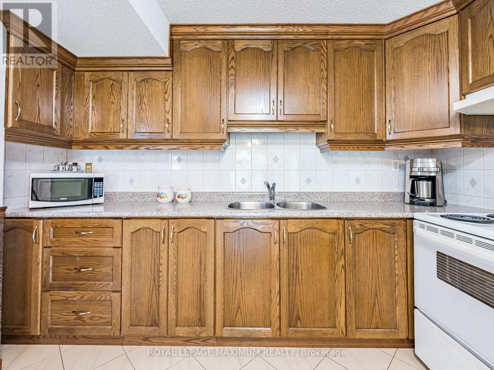 












131 KAISER DRIVE

,
Vaughan,




Ontario
L4L3V4

