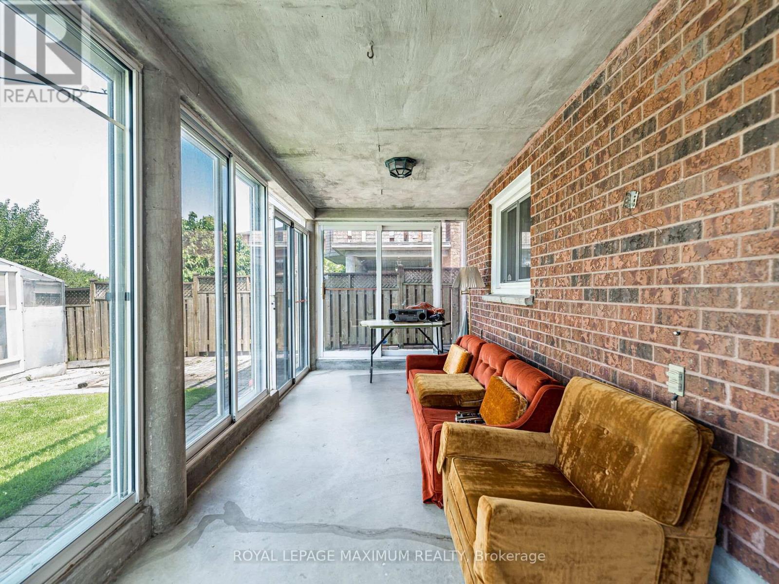 












131 KAISER DRIVE

,
Vaughan,




Ontario
L4L3V4

