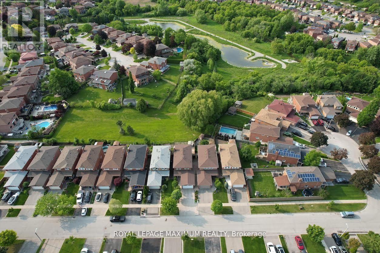 












131 KAISER DRIVE

,
Vaughan,




Ontario
L4L3V4

