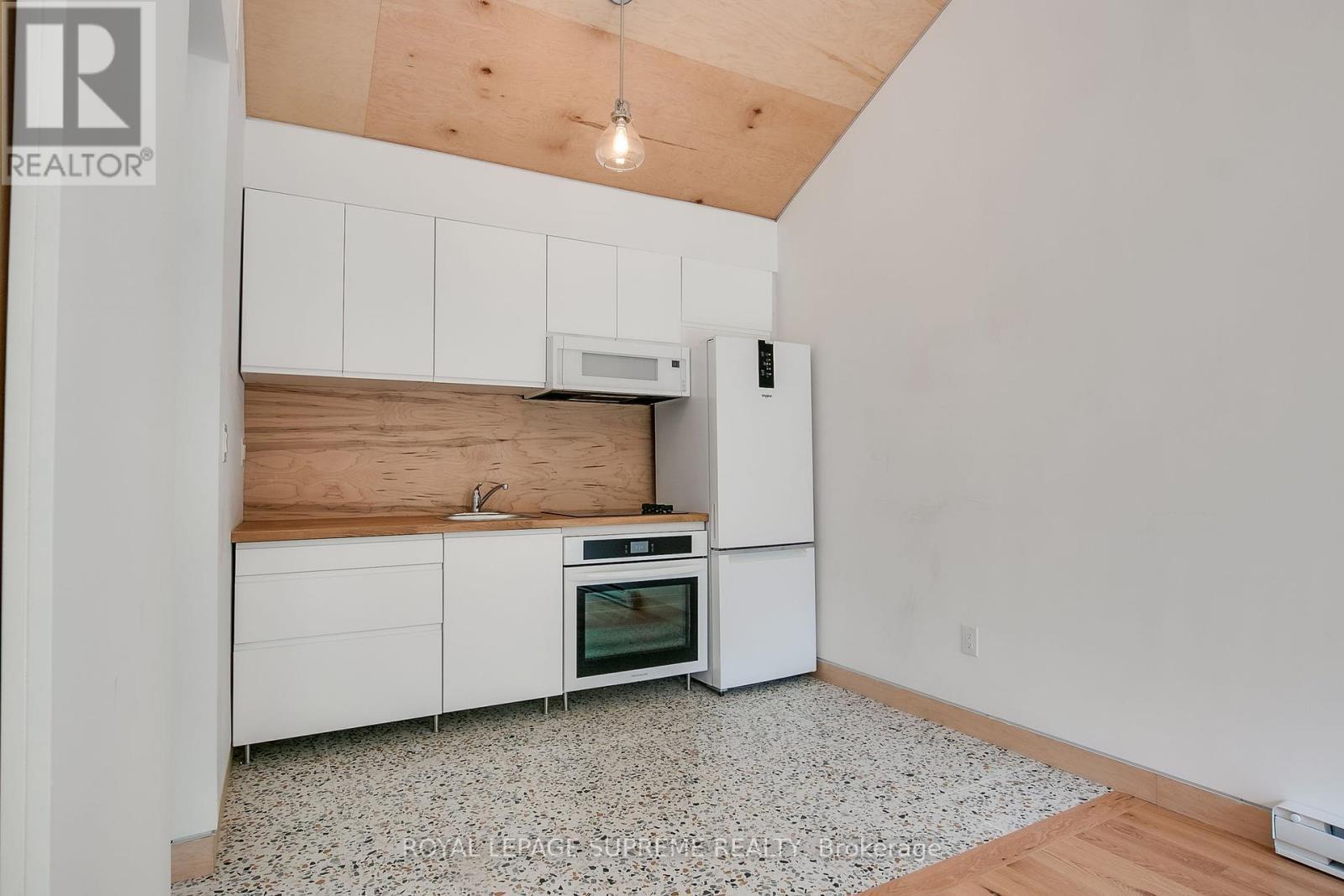 












LANEWAY - 216 SILVERTHORN AVENUE

,
Toronto,




Ontario
M6N3K4

