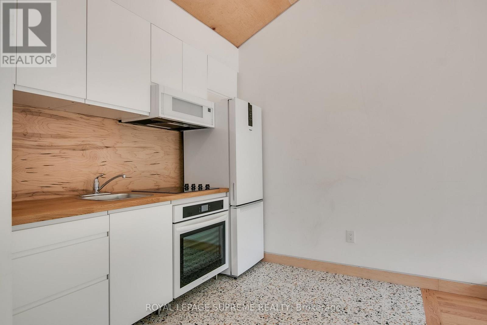 












LANEWAY - 216 SILVERTHORN AVENUE

,
Toronto,




Ontario
M6N3K4

