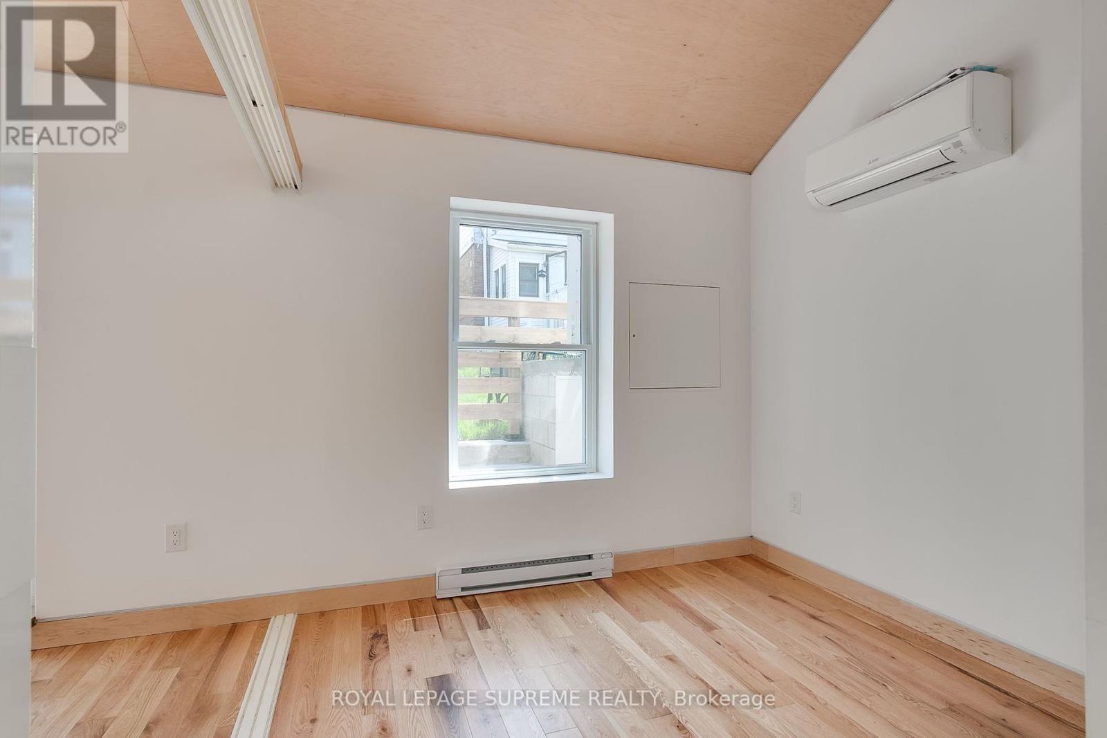 












LANEWAY - 216 SILVERTHORN AVENUE

,
Toronto,




Ontario
M6N3K4

