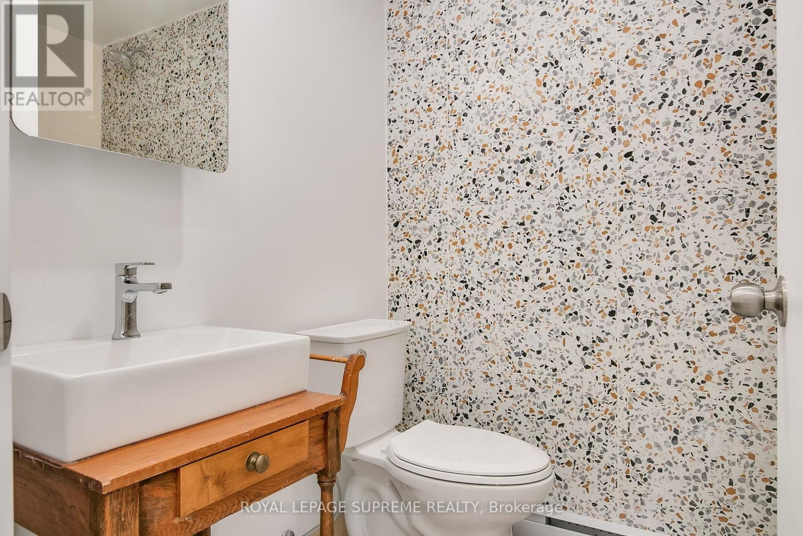 












LANEWAY - 216 SILVERTHORN AVENUE

,
Toronto,




Ontario
M6N3K4

