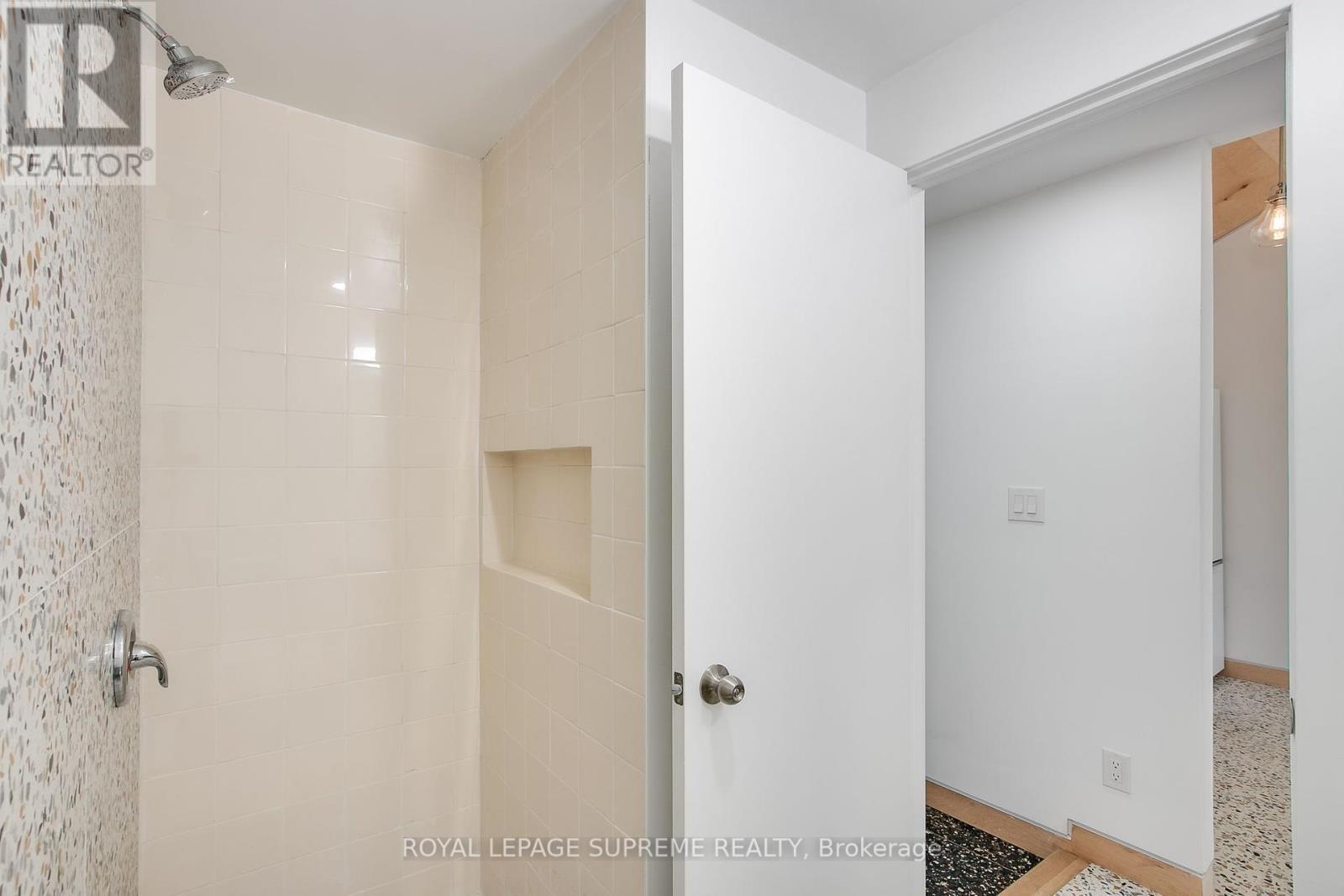 












LANEWAY - 216 SILVERTHORN AVENUE

,
Toronto,




Ontario
M6N3K4

