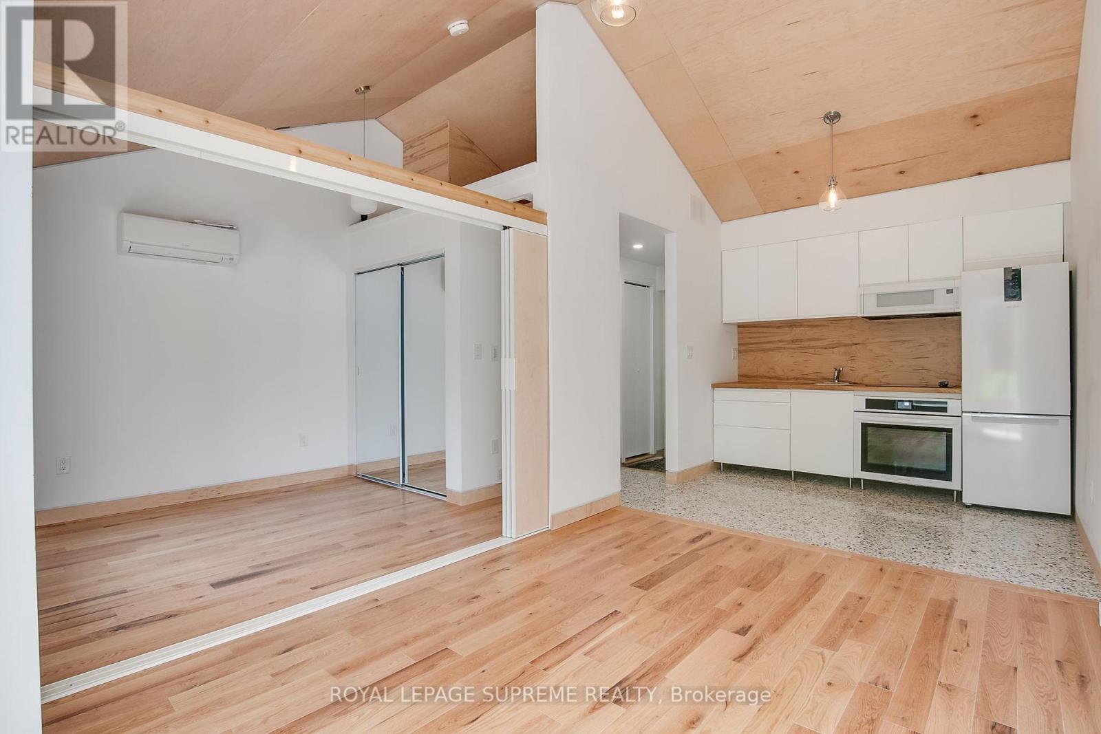 












LANEWAY - 216 SILVERTHORN AVENUE

,
Toronto,




Ontario
M6N3K4

