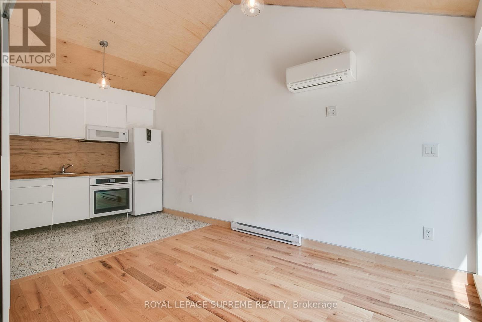 












LANEWAY - 216 SILVERTHORN AVENUE

,
Toronto,




Ontario
M6N3K4

