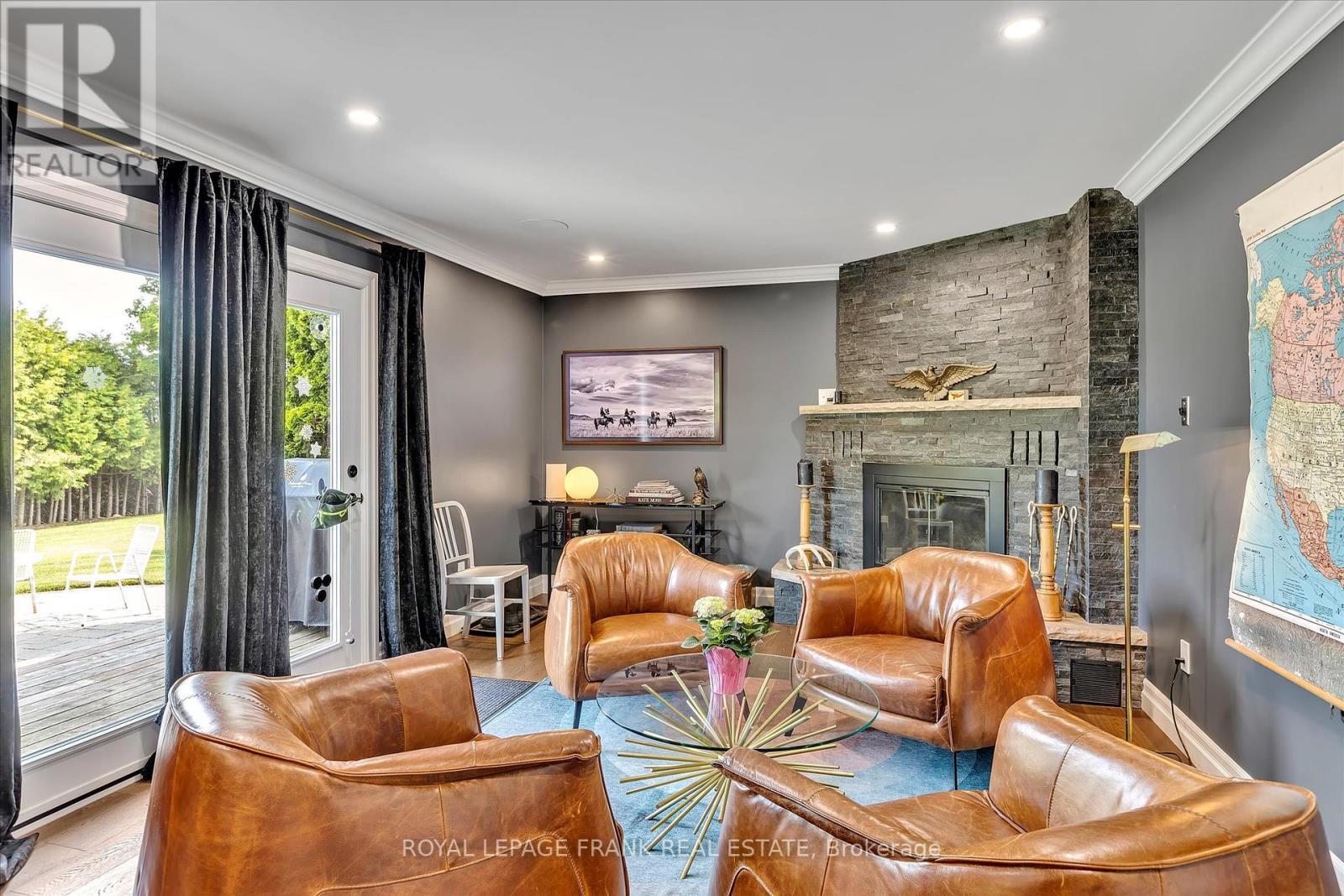 












1683 CHAMPLAIN DRIVE

,
Peterborough North (University Heights),




Ontario
K9L1W2


