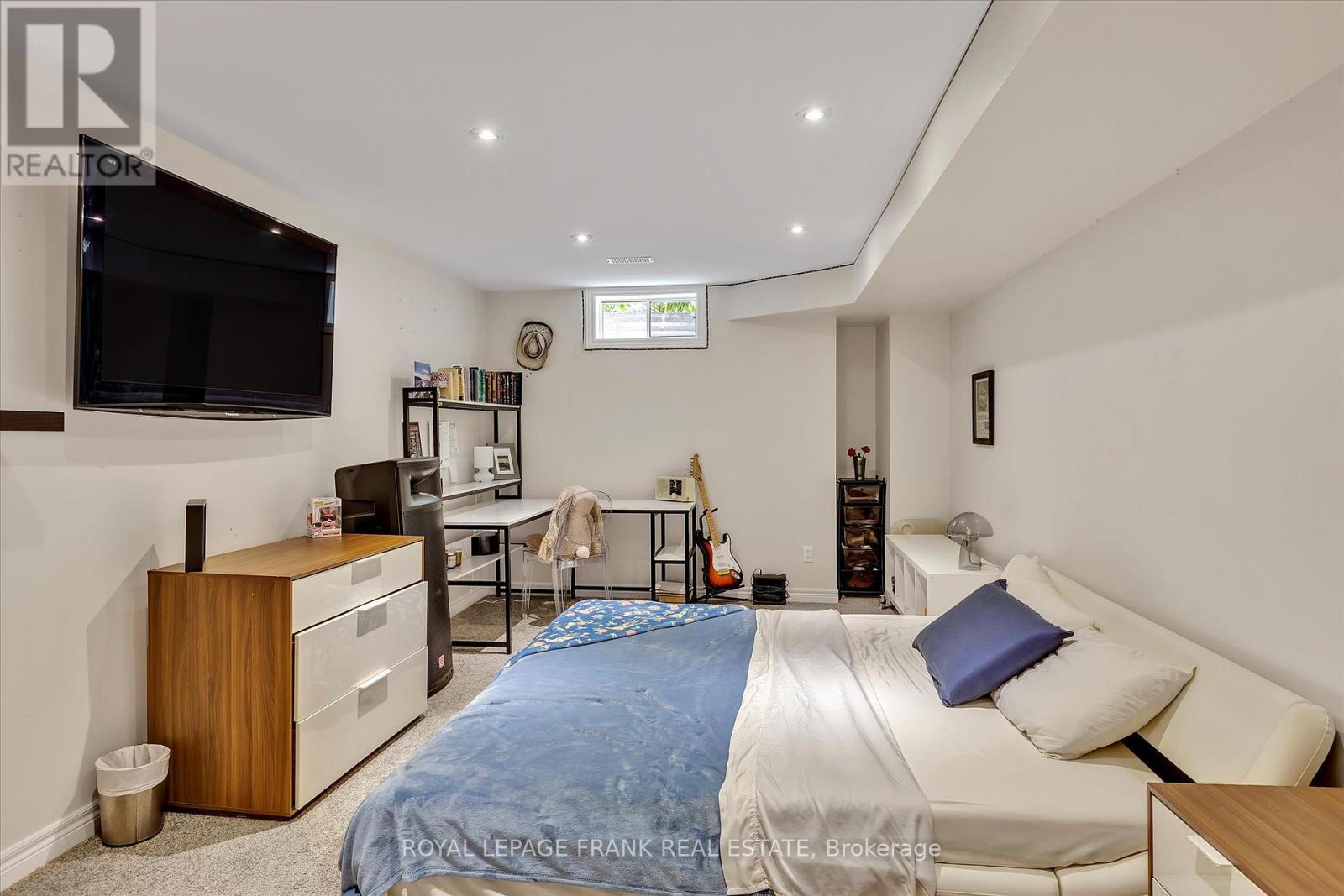 












1683 CHAMPLAIN DRIVE

,
Peterborough North (University Heights),




Ontario
K9L1W2

