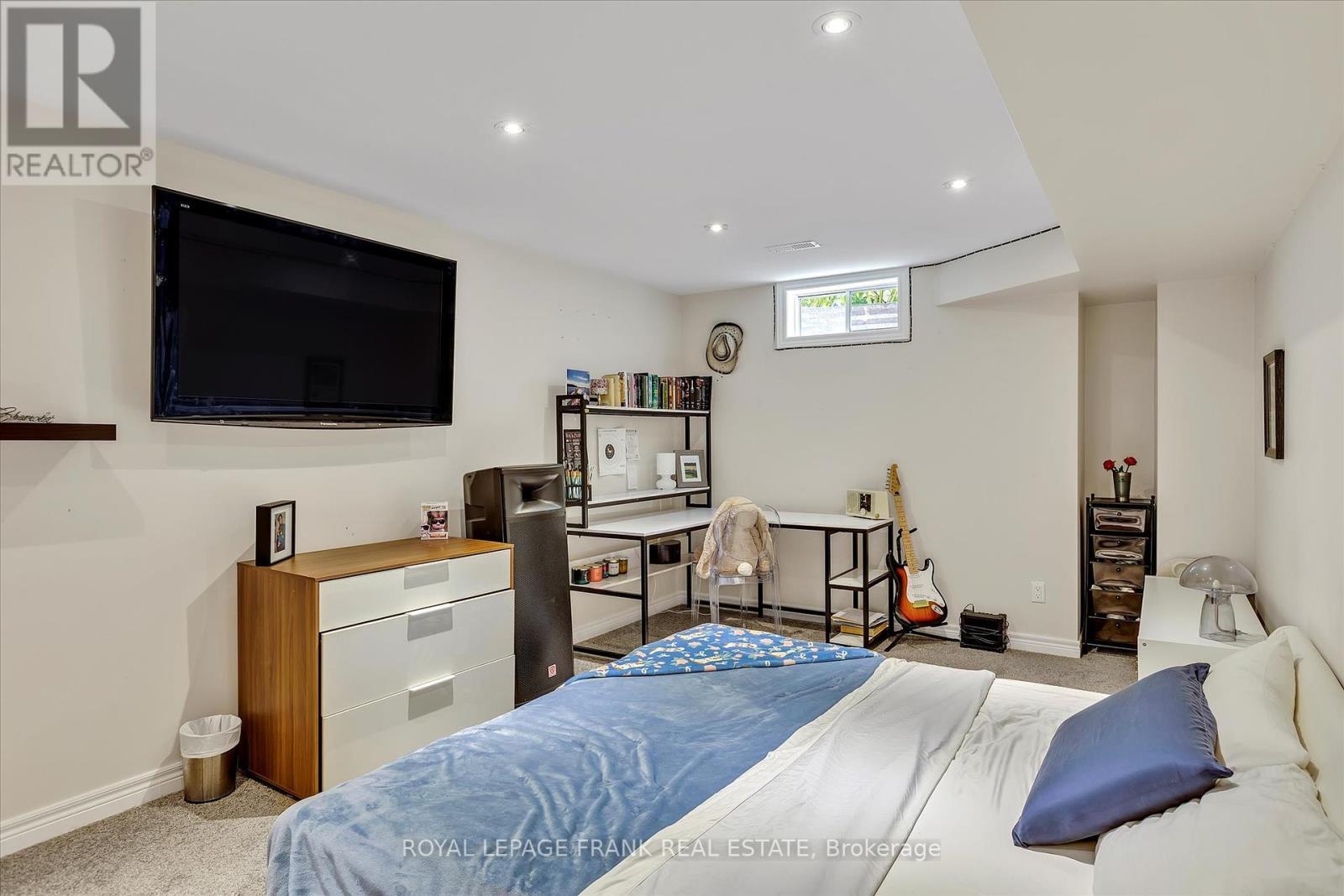 












1683 CHAMPLAIN DRIVE

,
Peterborough North (University Heights),




Ontario
K9L1W2


