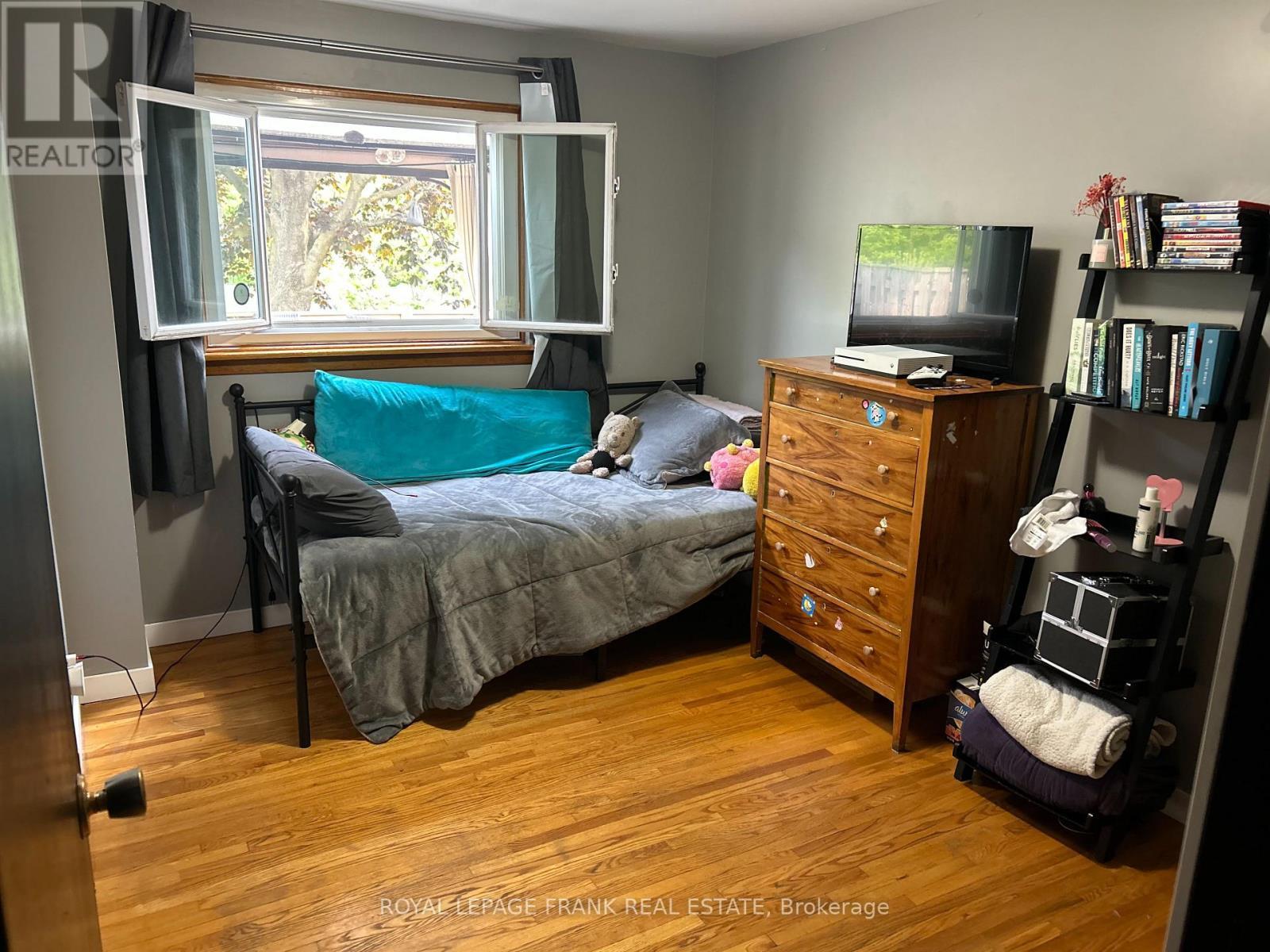 












450 SEDAN CRESCENT

,
Oshawa (Central),




Ontario
L1H3G3

