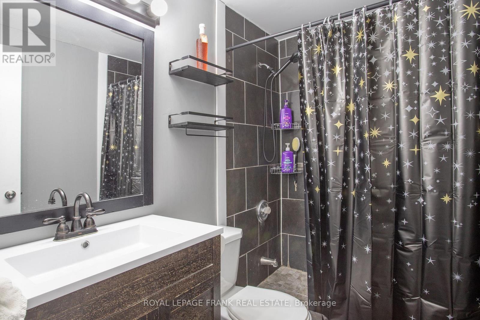 












450 SEDAN CRESCENT

,
Oshawa (Central),




Ontario
L1H3G3

