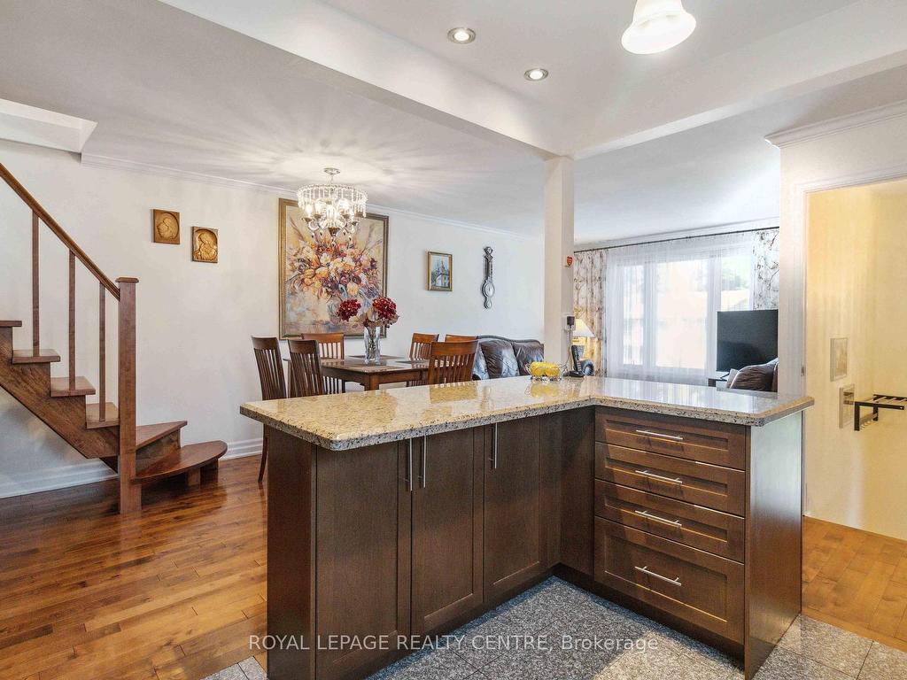 









504


Galedowns

Court,
Mississauga,




ON
L5A 3H9

