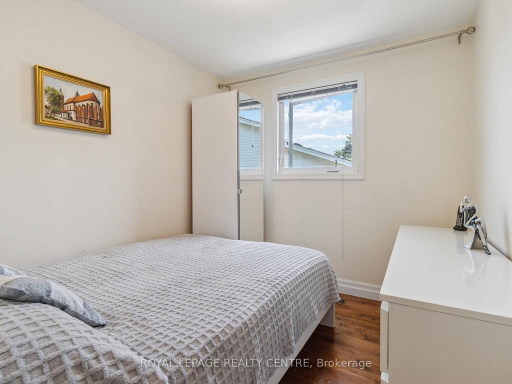 









504


Galedowns

Court,
Mississauga,




ON
L5A 3H9

