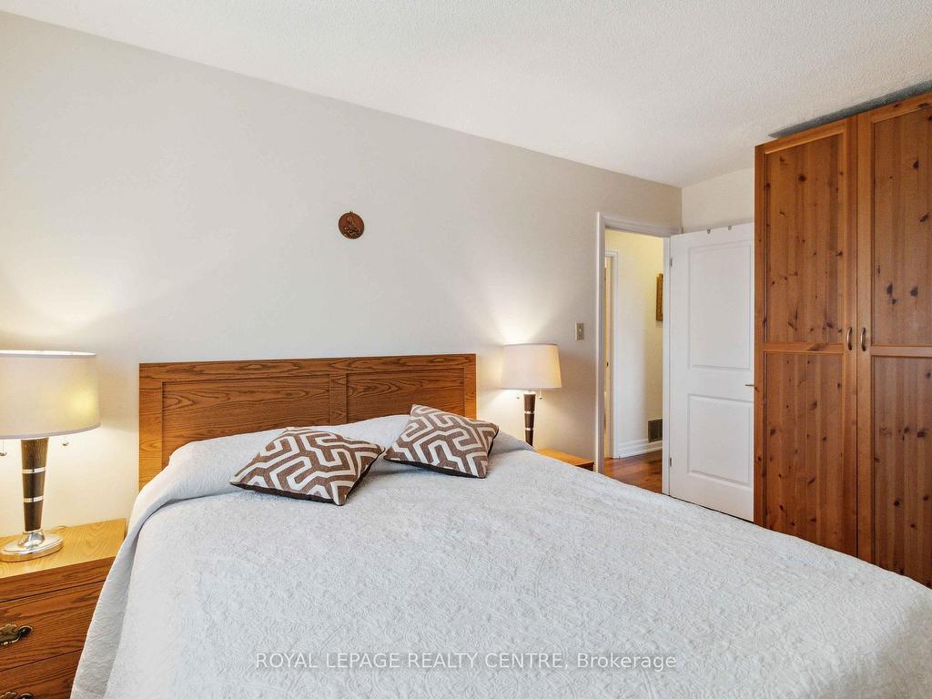 









504


Galedowns

Court,
Mississauga,




ON
L5A 3H9

