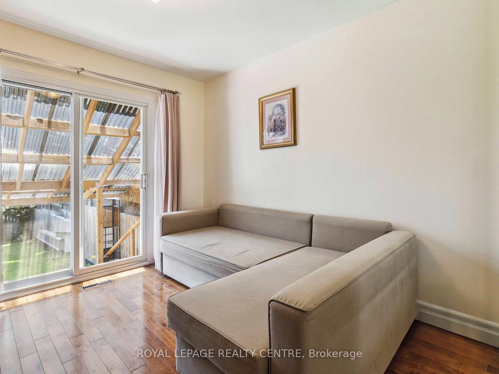 









504


Galedowns

Court,
Mississauga,




ON
L5A 3H9

