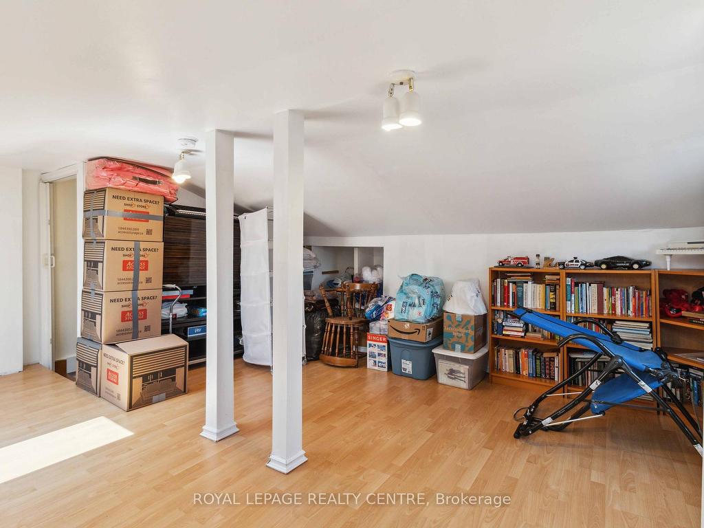 









504


Galedowns

Court,
Mississauga,




ON
L5A 3H9

