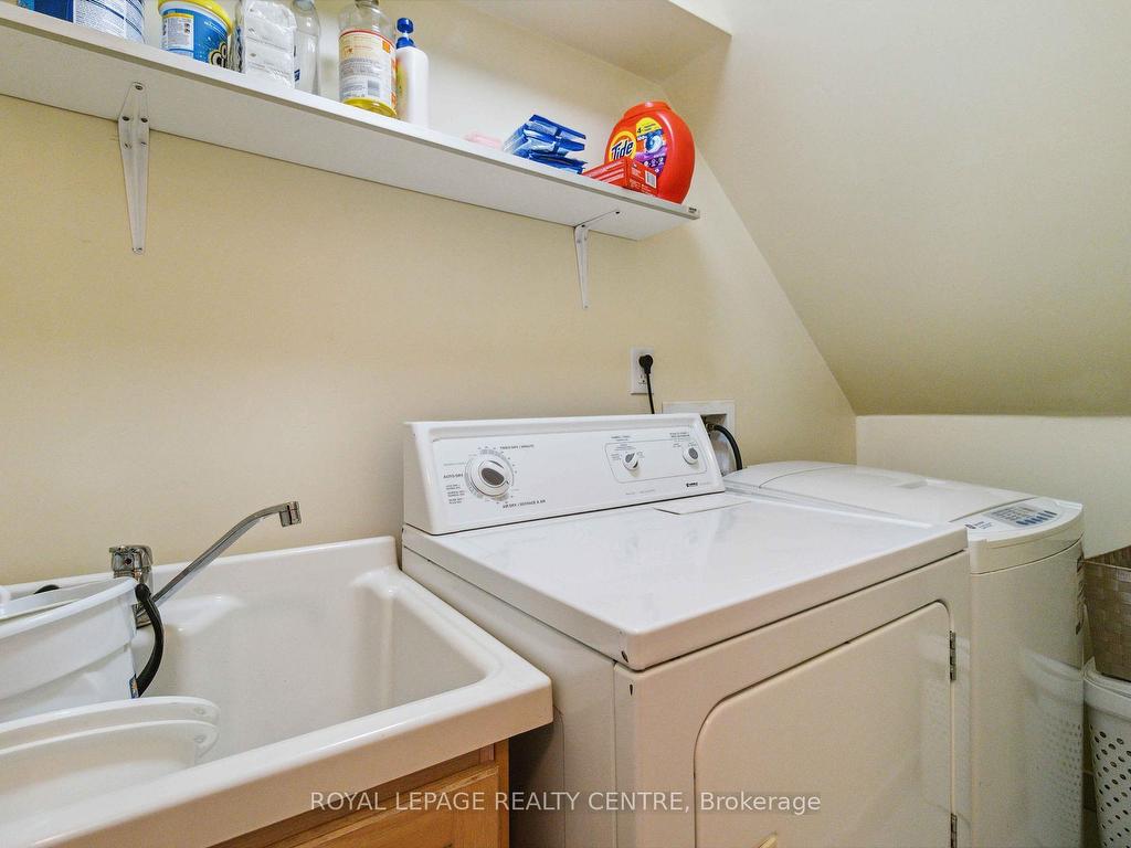 









504


Galedowns

Court,
Mississauga,




ON
L5A 3H9

