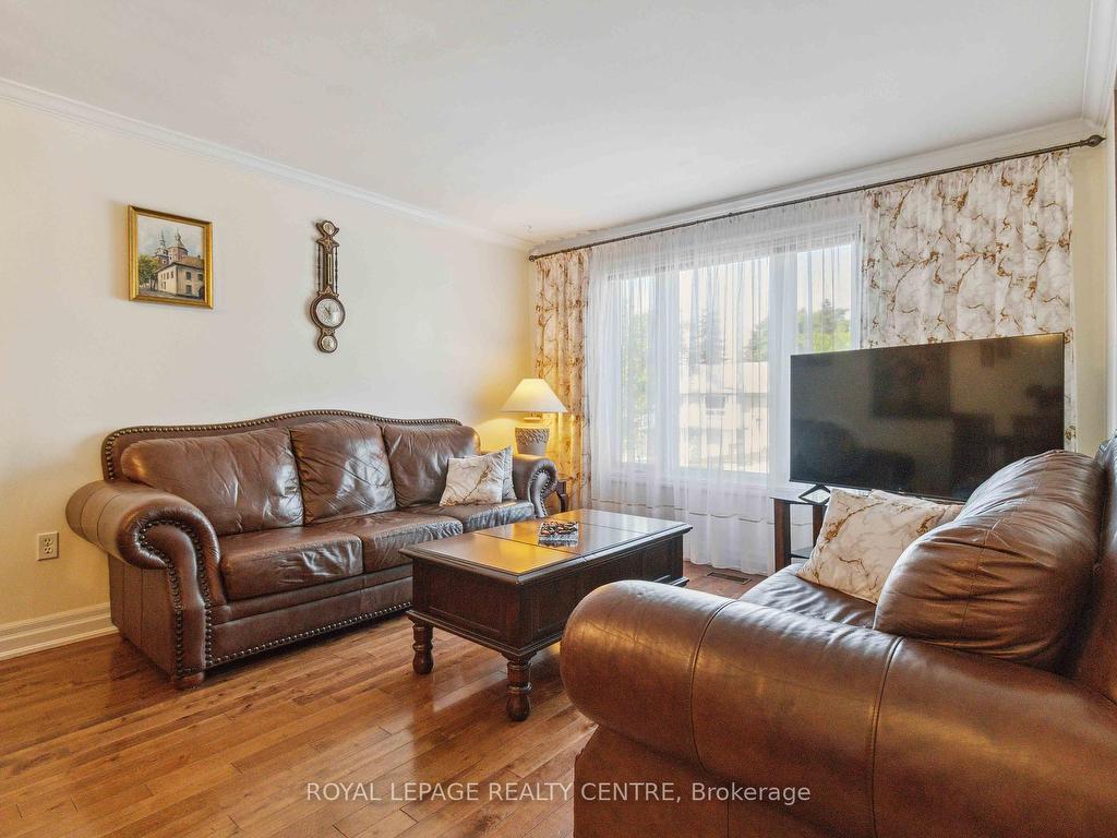 









504


Galedowns

Court,
Mississauga,




ON
L5A 3H9

