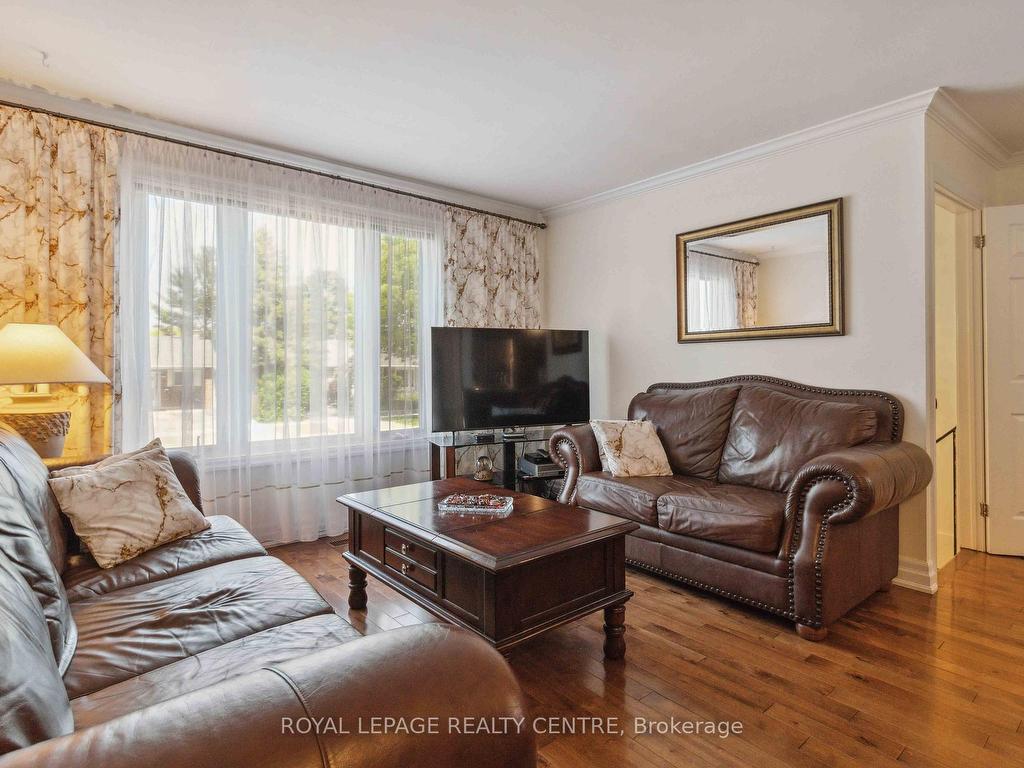 









504


Galedowns

Court,
Mississauga,




ON
L5A 3H9

