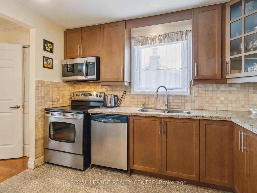 









504


Galedowns

Court,
Mississauga,




ON
L5A 3H9

