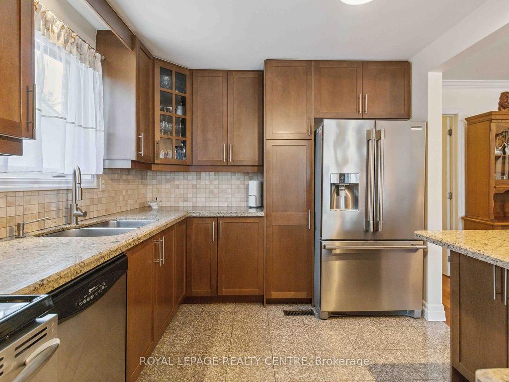 









504


Galedowns

Court,
Mississauga,




ON
L5A 3H9


