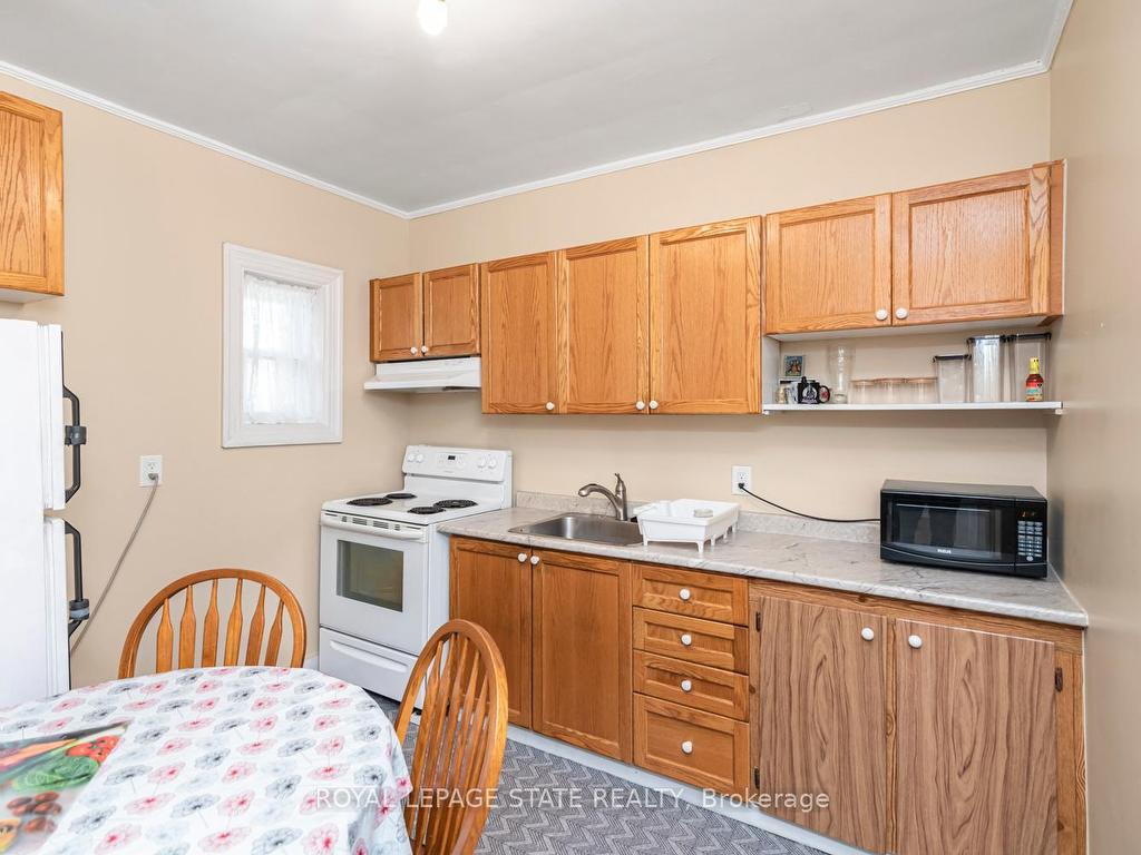 









44


Arthur

Avenue North,
Hamilton,




ON
L8L 6C5

