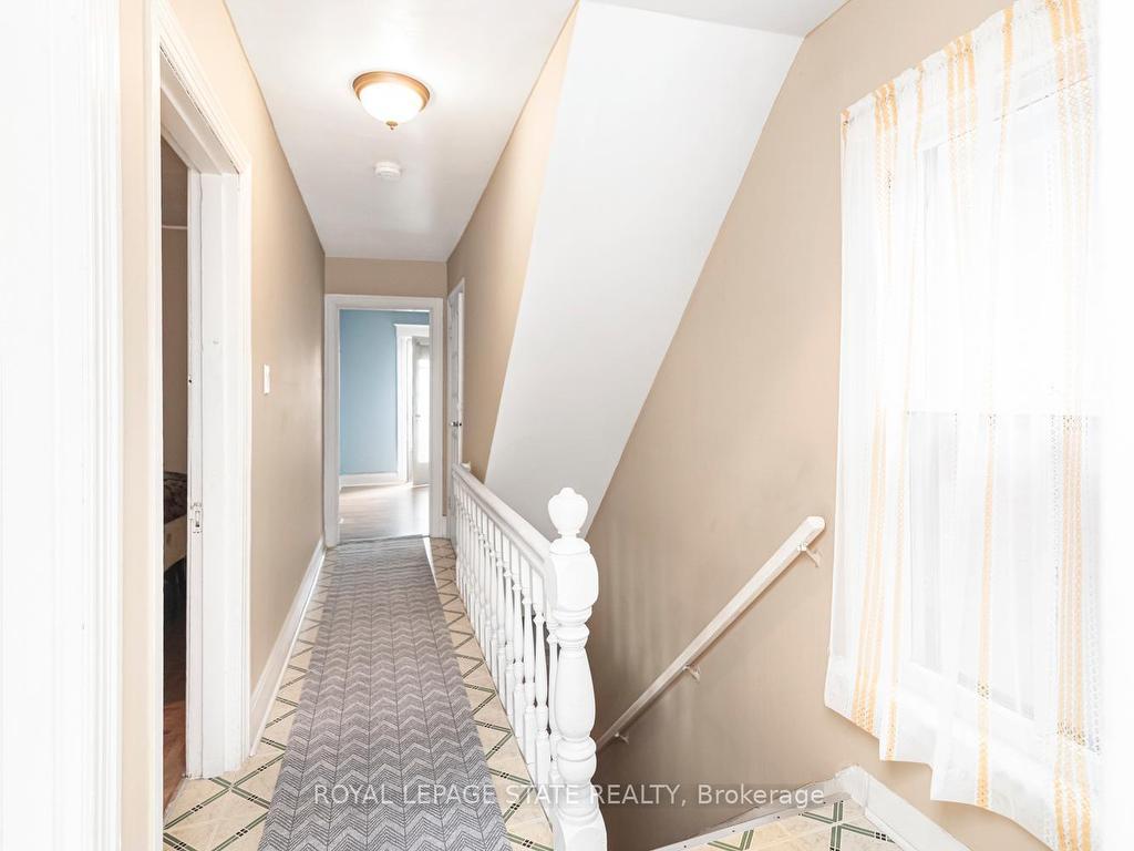 









44


Arthur

Avenue North,
Hamilton,




ON
L8L 6C5

