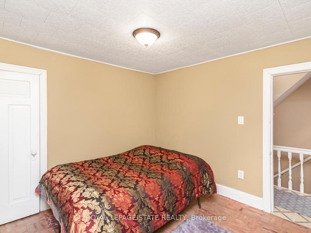 









44


Arthur

Avenue North,
Hamilton,




ON
L8L 6C5

