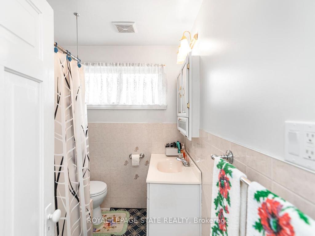 









44


Arthur

Avenue North,
Hamilton,




ON
L8L 6C5

