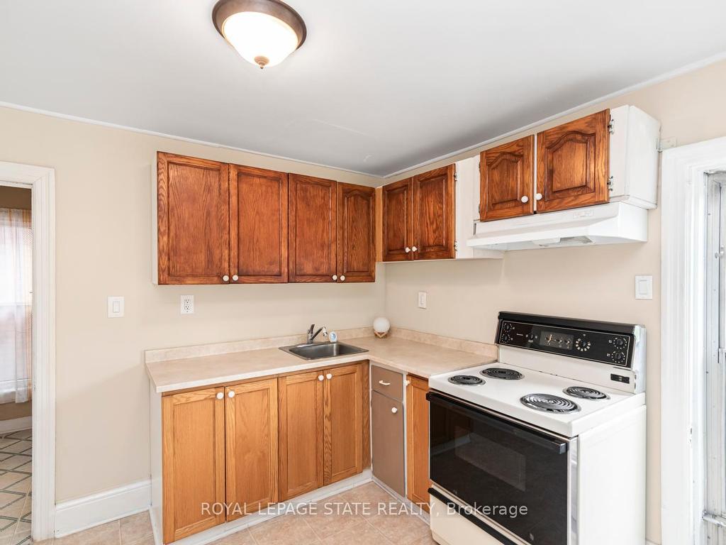









44


Arthur

Avenue North,
Hamilton,




ON
L8L 6C5


