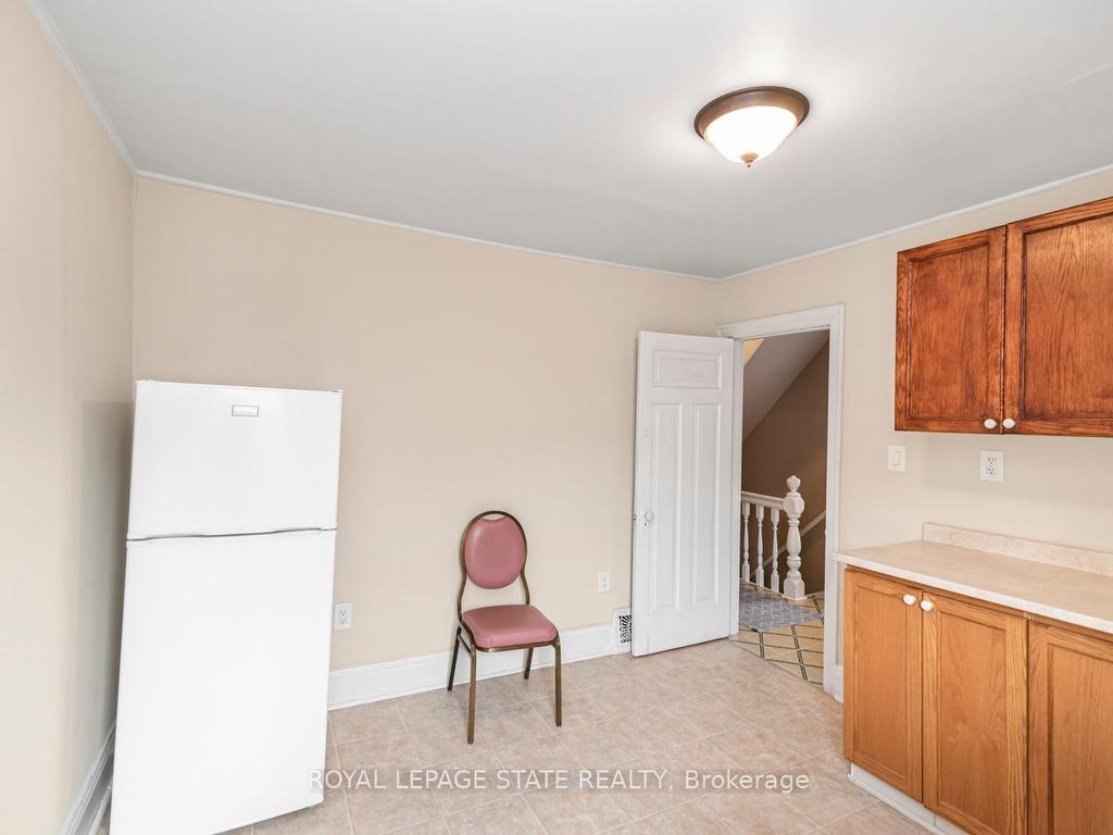 









44


Arthur

Avenue North,
Hamilton,




ON
L8L 6C5

