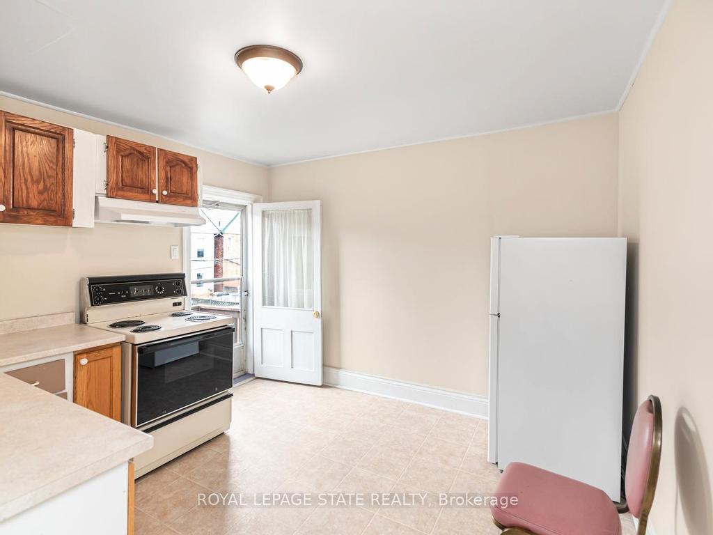 









44


Arthur

Avenue North,
Hamilton,




ON
L8L 6C5

